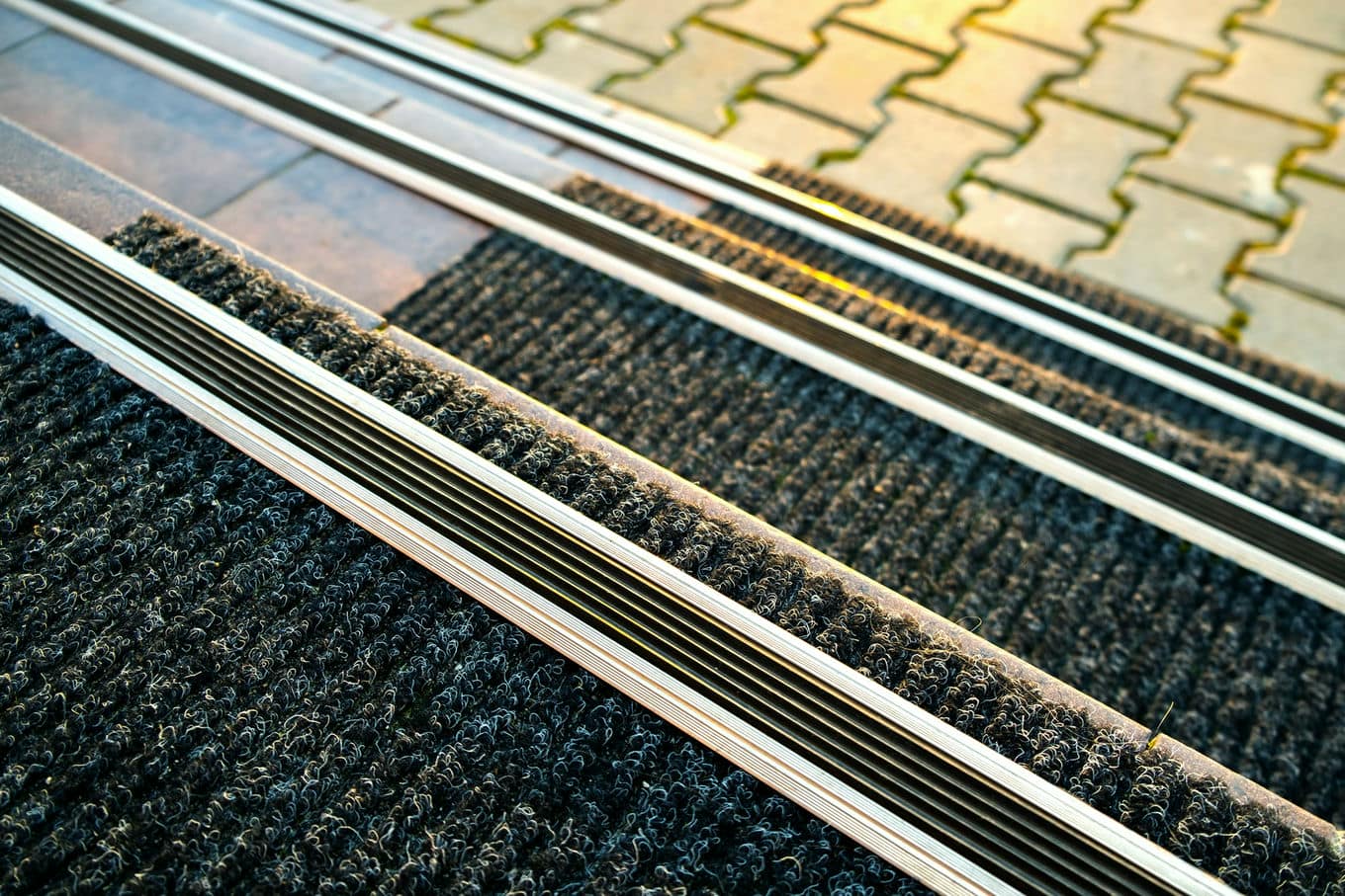 maty antypoślizgowe na schodach